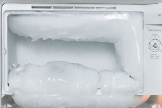 Tips Praktis dan Anti Ribet, Hilangkan Bunga Es Freezer dalam 30 Menit