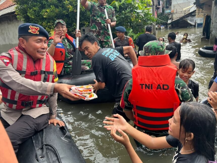 Banjir Kepung Jakarta - Bekasi, Ada 300 Titik Genangan, Tinggi Air Mencapai 1,2 Meter