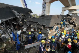 FOTO : Kecelakaan Mengerikan Kereta Melaju 120 Km/Jam Dihantam Derek di Thailand