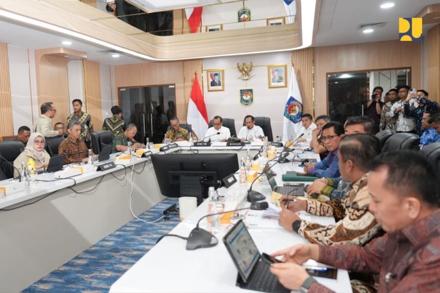 Kementerian PU Kerahkan Ribuan Alat Berat dan Personel Pulihkan 1.459 Titik Bencana di Sumatera