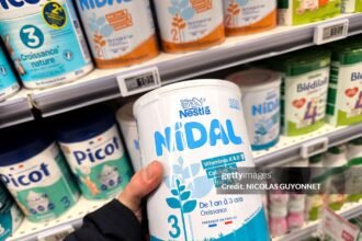 Skandal Susu Formula Global: Bahan Tercemar dari China Picu Penarikan Nestlé–Danone