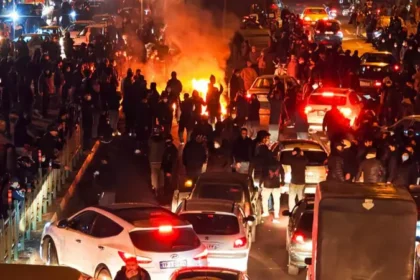 42 Orang Tewas, Ribuan Demonstran Ditangkap : Kerusuhan di Iran Makin Brutal