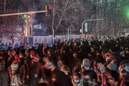 Rial Iran Ambruk ke 1,47 Juta per Dolar, Rekor Terendah yang Dipicu Amarah Rakyat Iran