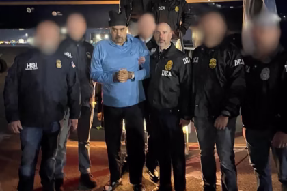 Detik-detik Nicolás Maduro Tiba di Penjara Brooklyn dengan Tangan Diborgol