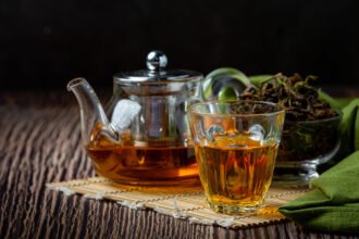 Teh Jahe, Chamomile, atau Hijau? Pilih yang Mana Biar Nggak Sakit Saat Hujan