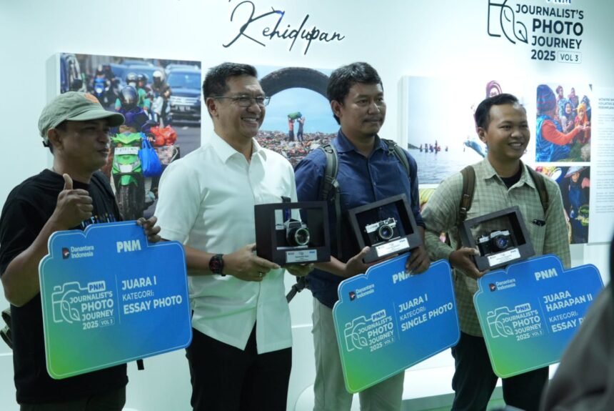 Perempuan Lentera Kehidupan dalam 12 Foto Terbaik Karya Jurnalis Nasional di MRT Bundaran HI