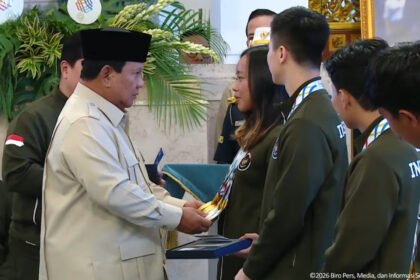 Momen Unik di Istana: Presiden Prabowo Hitung 5 Emas SEA Games Martina Ayu