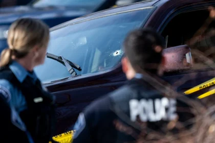 Terungkap! Renee Good Ditembak Agen Imigrasi AS dan 20 Menit Terjebak di Dalam Mobil