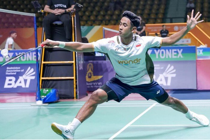 Alwi Farhan melangkah mantap ke semifinal Thailand Masters 2026 dan bersiap menghadapi duel perang saudara kontra Moh. Zaki Ubaidillah.