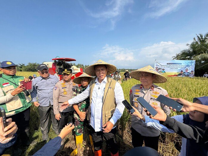 BULOG Optimalkan Serapan Gabah Di NTB Menuju Target 4 Juta Ton Setara Beras Tahun 2026 2 BULOG Optimalkan Serapan Gabah Di NTB Menuju Target 4 Juta Ton Setara Beras Tahun 2026