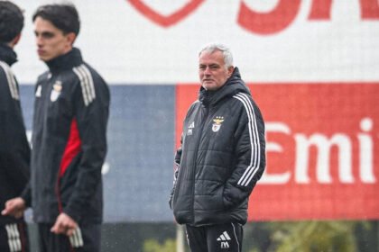 Jose Mourinho menyampaikan pujian emosional kepada Alvaro Arbeloa jelang laga krusial Real Madrid kontra Benfica di Liga Champions.