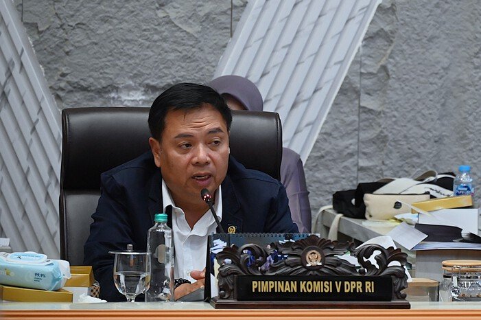 Komisi V DPR RI mendorong percepatan penambahan radar cuaca untuk memperkuat sistem peringatan dini nasional.