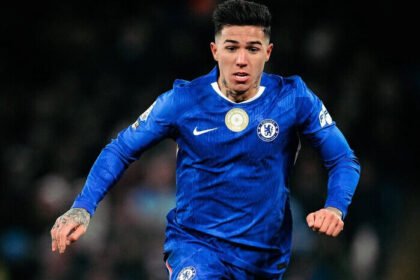 Enzo Fernandez menjadi pahlawan Chelsea dengan gol penyeimbang dramatis di menit akhir kontra Manchester City.