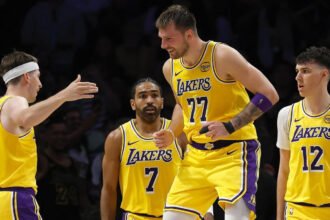 LeBron James dan Luka Doncic kembali memperkuat Lakers saat menghadapi Raptors di Crypto.com Arena.