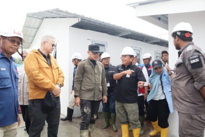 BSI menyerahkan 90 kunci Rumah Hunian Danantara kepada Pemerintah Kabupaten Aceh Tamiang sebagai bagian pemulihan pascabencana.