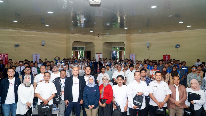 Level Up The Future with AI! IBFEST Series 10 Hadir di 4 Kota, Telkomsel Siap Cerahkan Literasi AI Generasi Muda 2 Level Up The Future with AI! IBFEST Series 10 Hadir di 4 Kota, Telkomsel Siap Cerahkan Literasi AI Generasi Muda