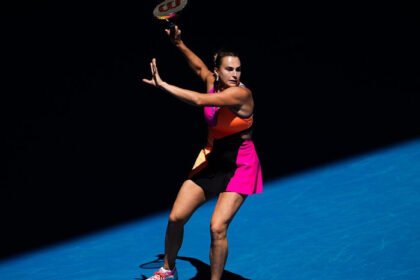 Aryna Sabalenka kembali menunjukkan mental juara usai menyingkirkan Anastasia Potapova dan melaju ke babak 16 besar Australian Open 2026.