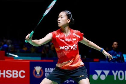 Putri KW melangkah ke 16 besar Malaysia Open 2026 usai menumbangkan wakil Jepang dengan skor meyakinkan.