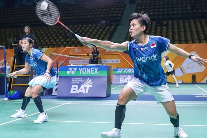 Langkah mantap Tiwi/Fadia di Thailand Masters 2026 usai menumbangkan unggulan kedua Taiwan dan mengamankan tiket semifinal.