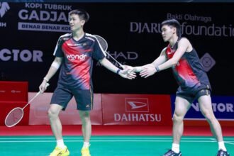 Raymond Indra/Nikolaus Joaquin melaju ke semifinal Indonesia Masters 2026 usai menyingkirkan unggulan kedua di Istora Senayan.