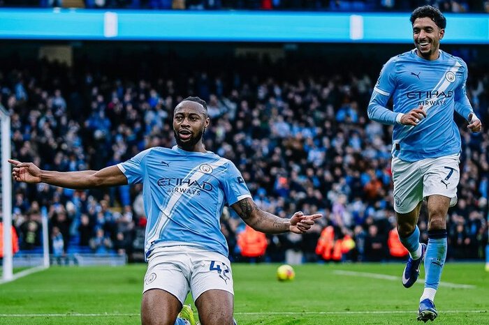 Manchester City kembali ke jalur kemenangan, sementara Tottenham Hotspur harus puas berbagi poin di pekan ke-23 Liga Inggris.