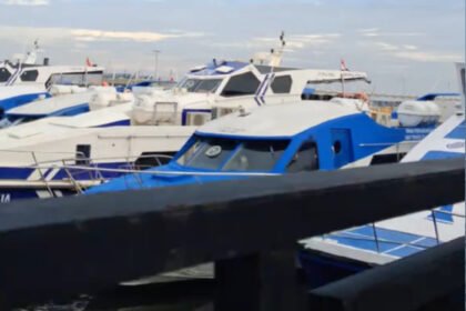 Cuaca ekstrem menghentikan sementara pelayaran kapal cepat Dishub DKI dari Pelabuhan Muara Angke menuju Kepulauan Seribu.