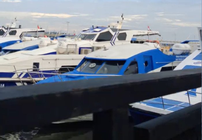 Cuaca ekstrem menghentikan sementara pelayaran kapal cepat Dishub DKI dari Pelabuhan Muara Angke menuju Kepulauan Seribu.
