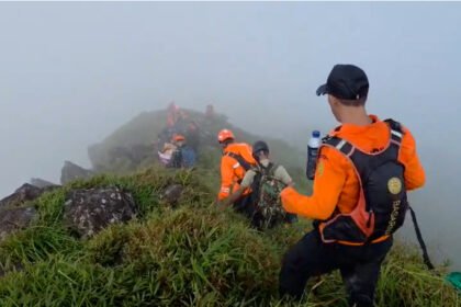 Operasi SAR PK-THT memasuki tahap krusial setelah serpihan dan badan pesawat teridentifikasi di Bukit Bulusaraung.