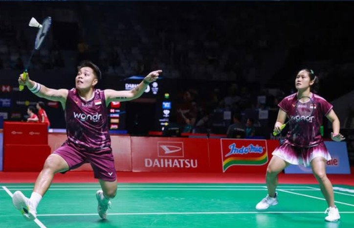 Apriyani Rahayu dan Lanny Tria Mayasari tampil solid saat mengamankan tiket 8 besar Indonesia Masters 2026 di Istora Senayan.