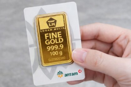 Kenaikan drastis harga emas Antam hingga Rp2,88 juta per gram menandai rekor tertinggi sepanjang masa di tengah penguatan tren investasi emas awal 2026.
