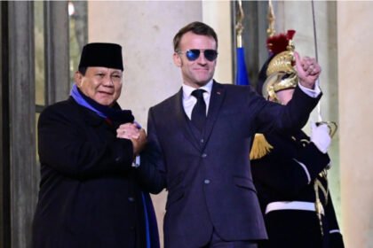 Presiden Prabowo Subianto dan Presiden Prancis Emmanuel Macron bertemu dalam jamuan makan malam pribadi di Istana Elysee, Paris.