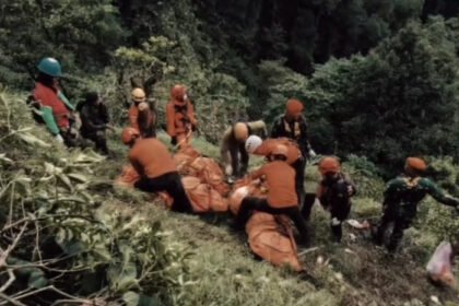 Operasi SAR kecelakaan pesawat ATR 42-500 di Pangkep resmi ditutup setelah seluruh korban ditemukan, sementara proses identifikasi dan investigasi kecelakaan masih berlanjut.