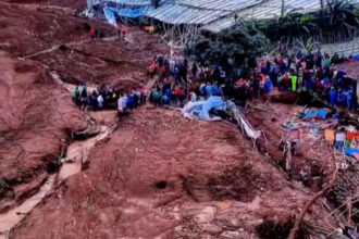 Status darurat bencana diberlakukan untuk mempercepat pencarian puluhan warga yang masih hilang akibat longsor di Bandung Barat.