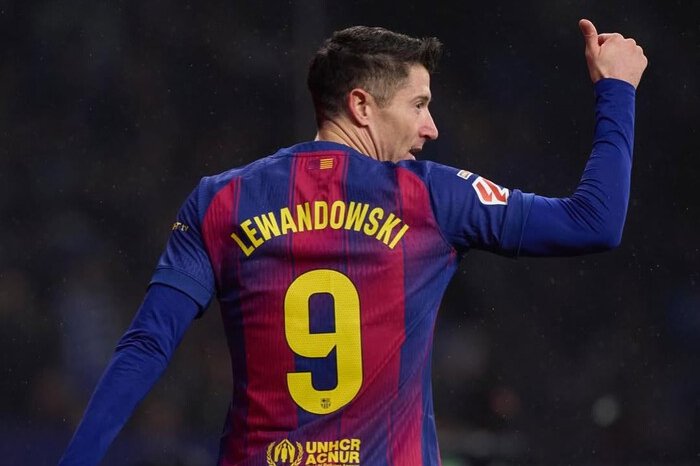 Lewandowski tetap tajam meski perannya berubah di Barcelona.