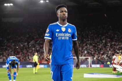 Bursa transfer Real Madrid memanas dengan isu penjualan Vinicius Jr dan incaran pemain top Eropa.