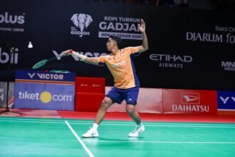 Alwi Farhan melaju ke final DAIHATSU Indonesia Masters 2026 usai menang dominan di semifinal Istora Senayan.