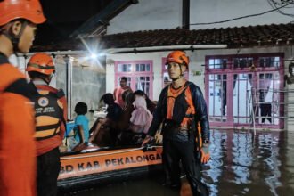 Banjir dan cuaca ekstrem meluas di berbagai daerah pada pertengahan Januari 2026, BNPB kerahkan pemantauan dan respons darurat.