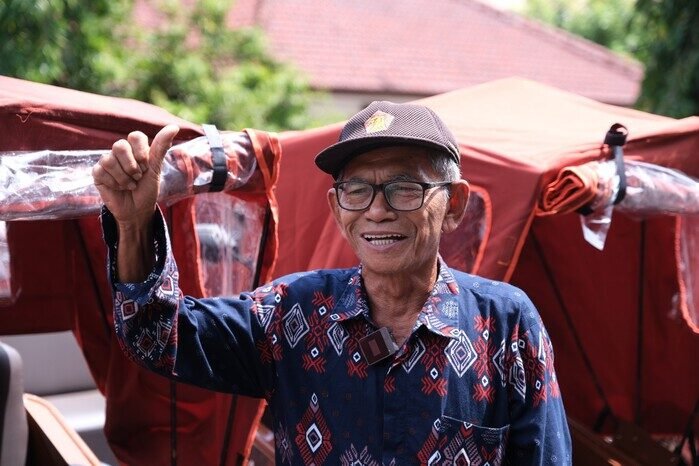 Becak Listrik dari Presiden Prabowo Ubah Hari Para Lansia Tuban, Senyum dan Doa Mengalir 3 Becak Listrik dari Presiden Prabowo Ubah Hari Para Lansia Tuban, Senyum dan Doa Mengalir