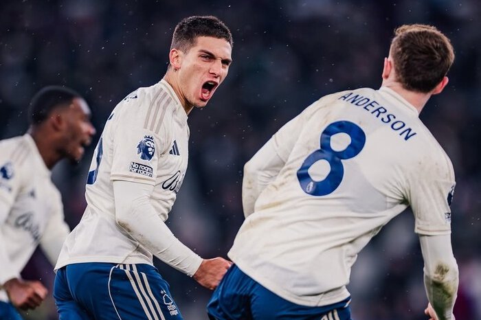 Nottingham Forest merayakan kemenangan dramatis atas West Ham United di Stadion London pada pekan ke-21 Premier League.