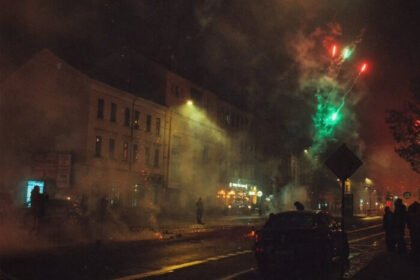 Kerusuhan dan kecelakaan akibat kembang api mewarnai perayaan Malam Tahun Baru 2026 di berbagai kota Jerman.