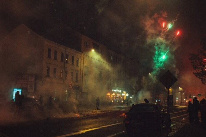 Kerusuhan dan kecelakaan akibat kembang api mewarnai perayaan Malam Tahun Baru 2026 di berbagai kota Jerman.