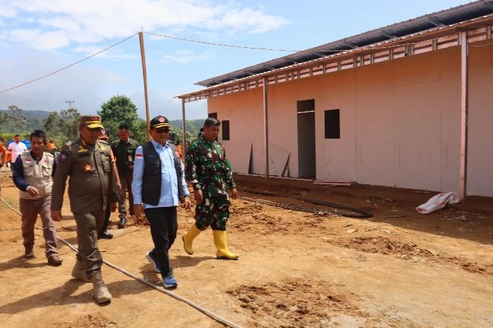 BNPB memastikan pembangunan huntara di Nagari Koto Tinggi berjalan sesuai target demi percepatan pemulihan warga terdampak bencana.