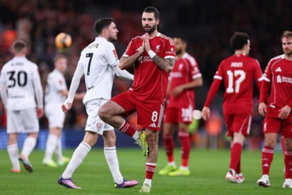 Erling Haaland memberi pujian bernuansa candaan kepada Dominik Szoboszlai usai gol jarak jauh spektakuler untuk Liverpool.