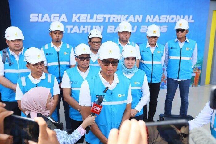 Dirut PLN, Darmawan Prasodjo, memantau siaga kelistrikan nasional dari Posko Aceh Tamiang menjelang malam tahun baru 2026.