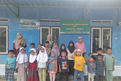 Dari lantai kelas sederhana di Serang, guru MDTA binaan PNM menanamkan mimpi besar untuk masa depan anak-anak.