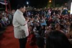 Warga terdampak bencana di Batu Hula, Tapanuli Selatan, menyambut malam tahun baru di posko pengungsian bersama Presiden Prabowo Subianto.