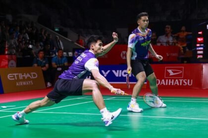 Sabar/Reza harus mengakhiri langkah di semifinal Indonesia Masters 2026 setelah kalah dua gim langsung di Istora Senayan.
