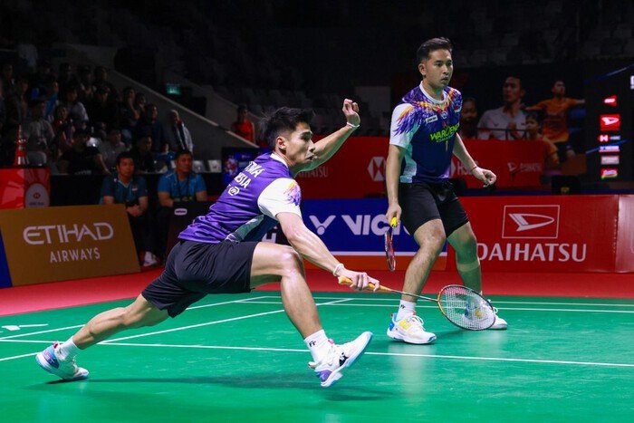Sabar/Reza harus mengakhiri langkah di semifinal Indonesia Masters 2026 setelah kalah dua gim langsung di Istora Senayan.