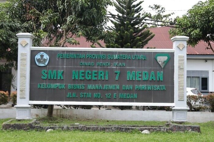 SMK Negeri 7 Medan resmi miliki Laboratorium Akuntansi baru, didukung program revitalisasi sekolah Rp3,17 miliar dari pemerintah era Presiden Prabowo Subianto, mendorong semangat belajar siswa dan modernisasi pendidikan.