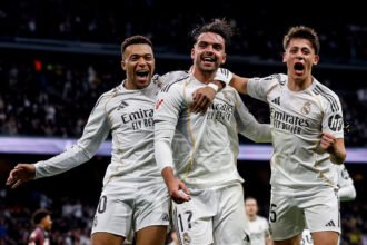 Kylian Mbappe membuka keunggulan Real Madrid lewat gol penalti dalam kemenangan 2-0 atas Levante di Santiago Bernabeu.